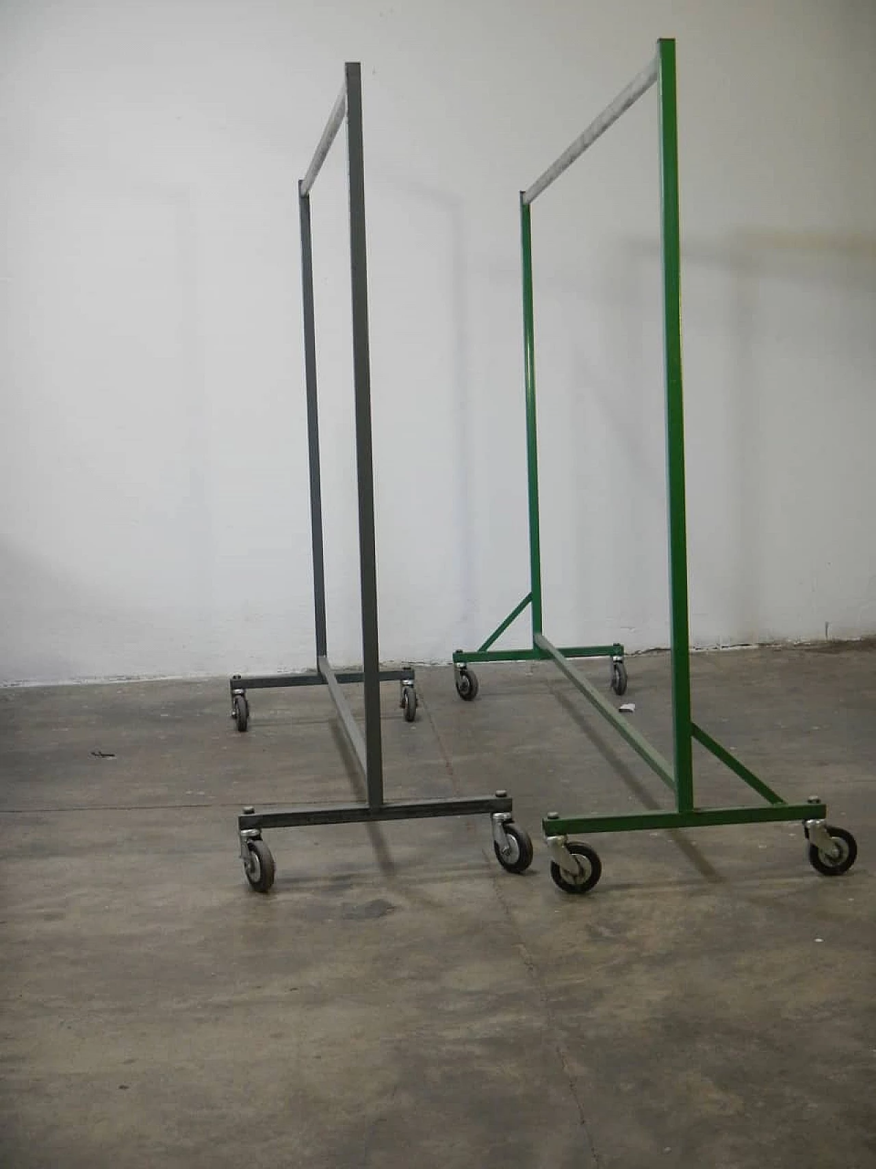 Hanger with wheels, '70s 1062486