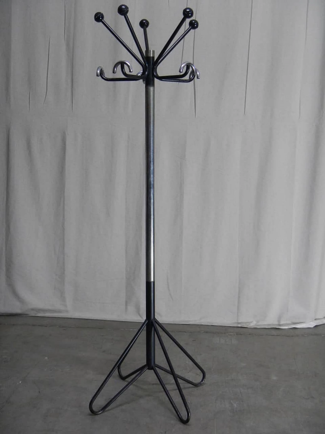 Black metal coat rack, '60s. 1062556