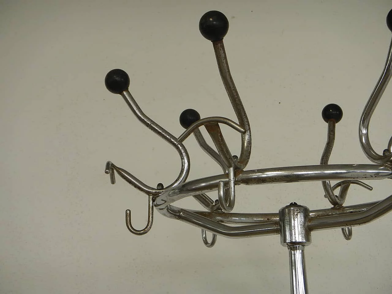 Metal coat rack, '70s 1062569