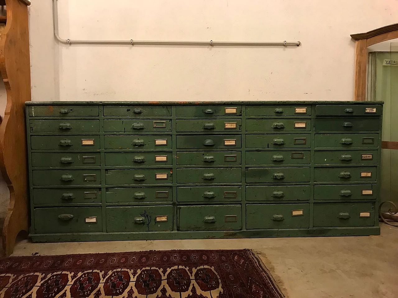 Mobile da negozio in pino verniciato verde, fine ‘800 10