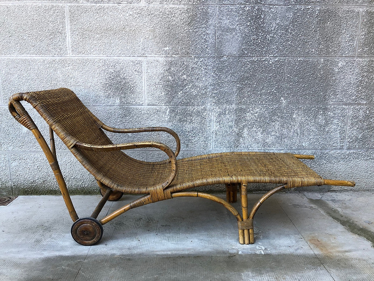 Florentine chaise-longue in rattan, '60s 2