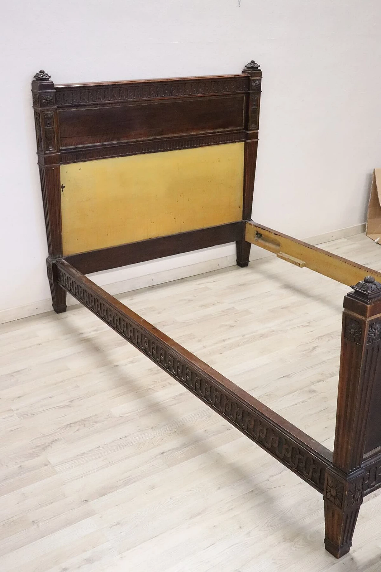 Letto antico in stile Luigi XVI noce massello fine '800 1063134