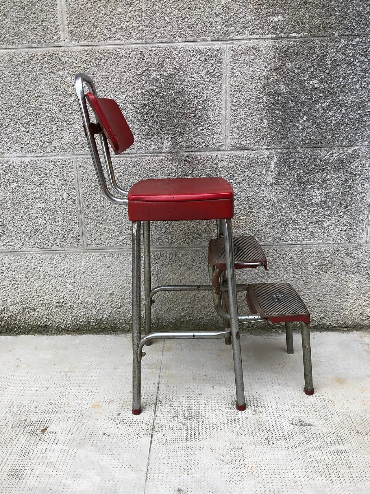 Sgabello rosso con scala "American style" , anni '60 2