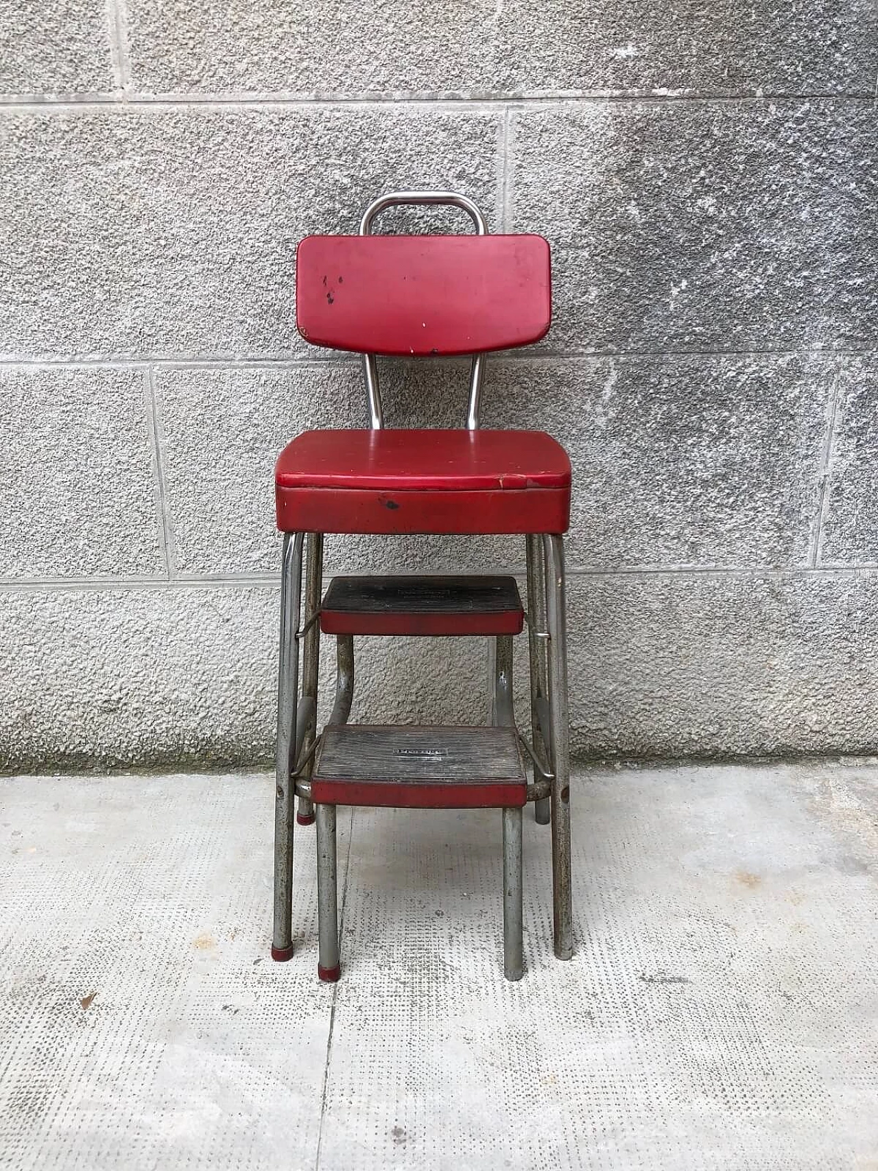 Sgabello rosso con scala "American style" , anni '60 4