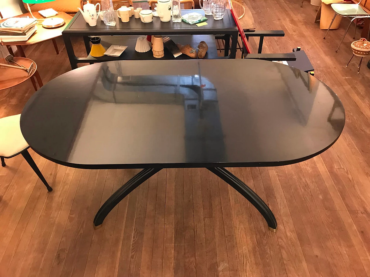 Tavolo laccato nero con dettagli in ottone, anni ‘50 2