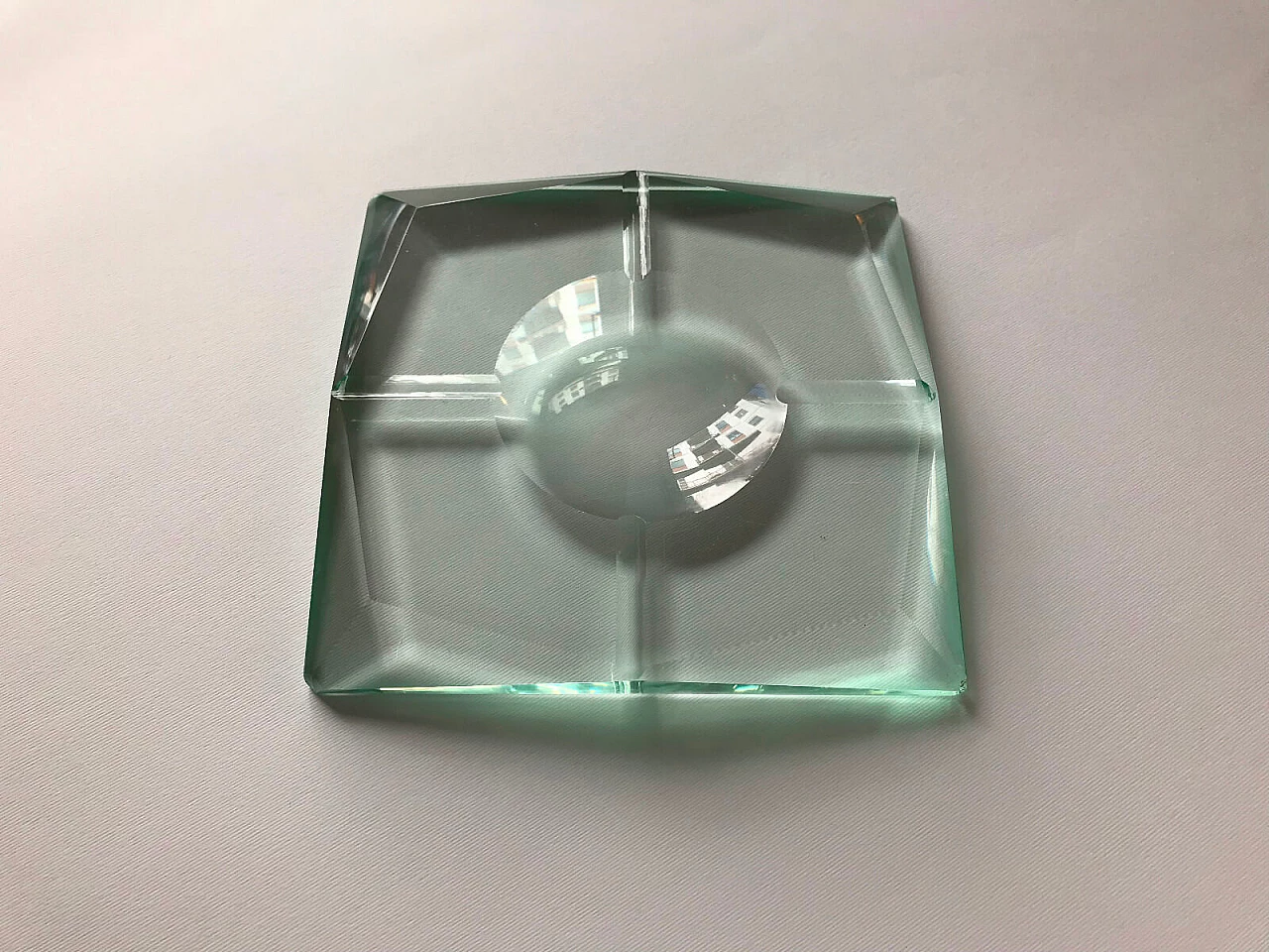 Ashtray in embossed crystal by Fontana Arte 3