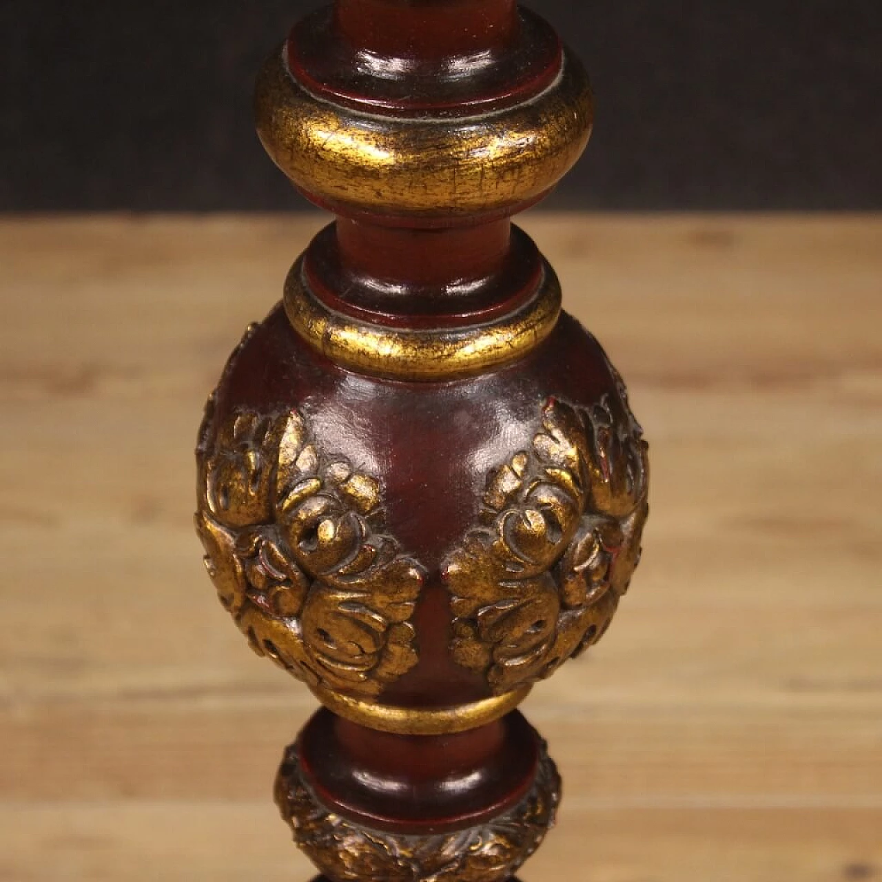 Italian candle holder in lacquered and gilded wood 1064142