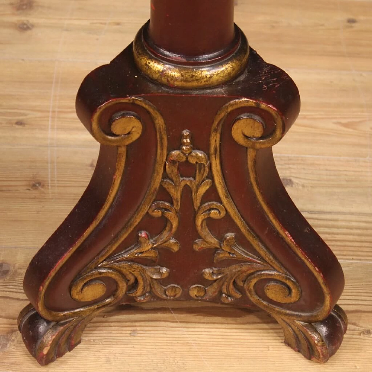 Italian candle holder in lacquered and gilded wood 1064143