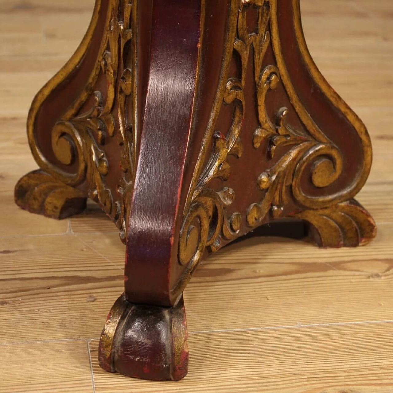 Italian candle holder in lacquered and gilded wood 1064145