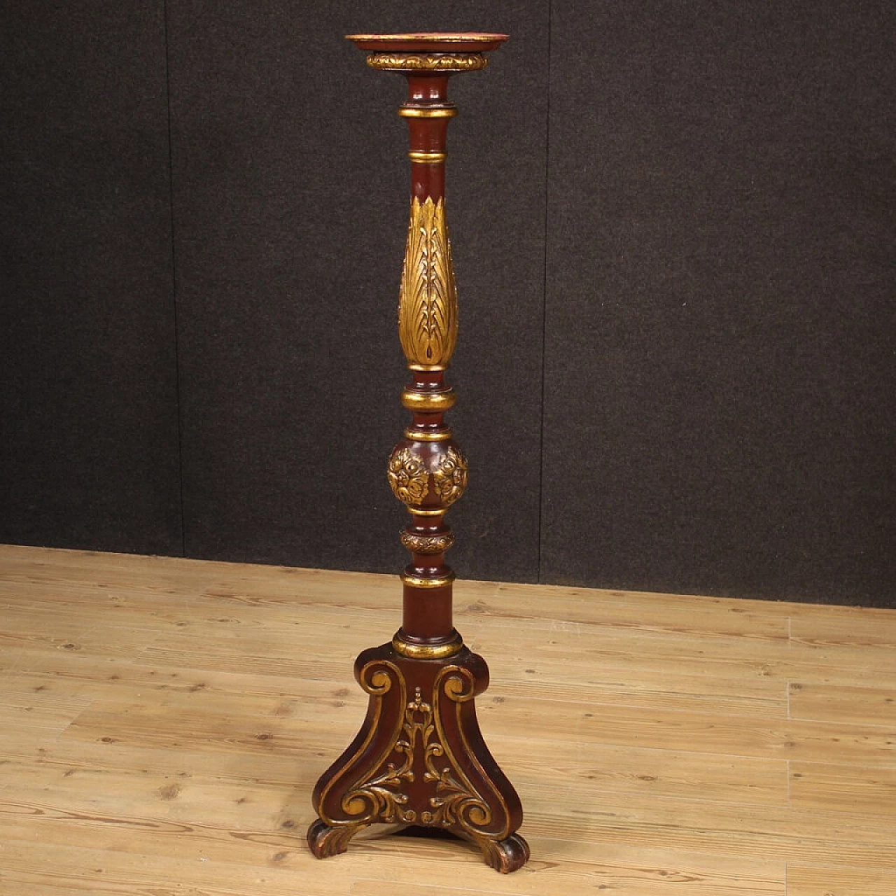 Italian candle holder in lacquered and gilded wood 1064148