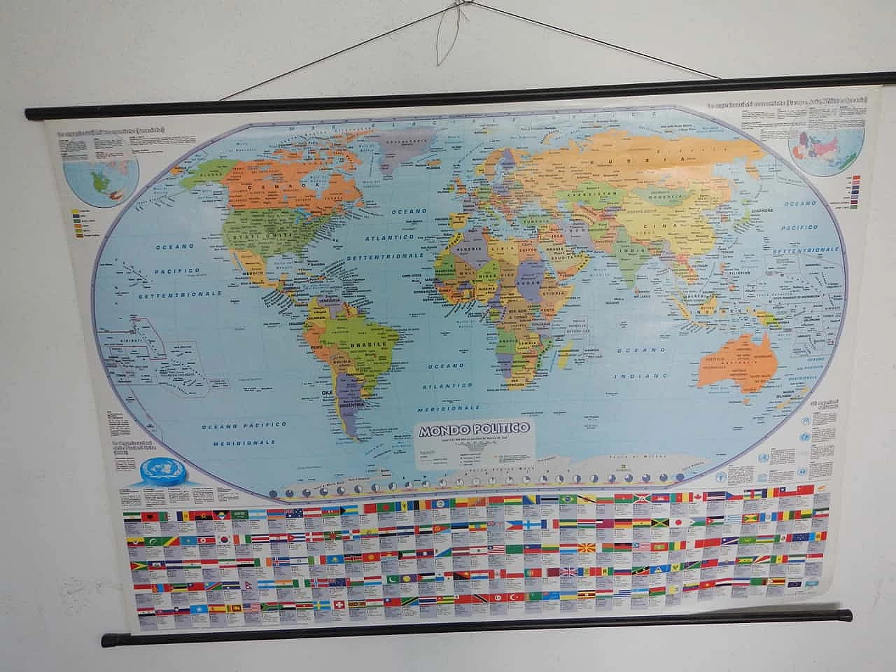World map, 80s 1064527