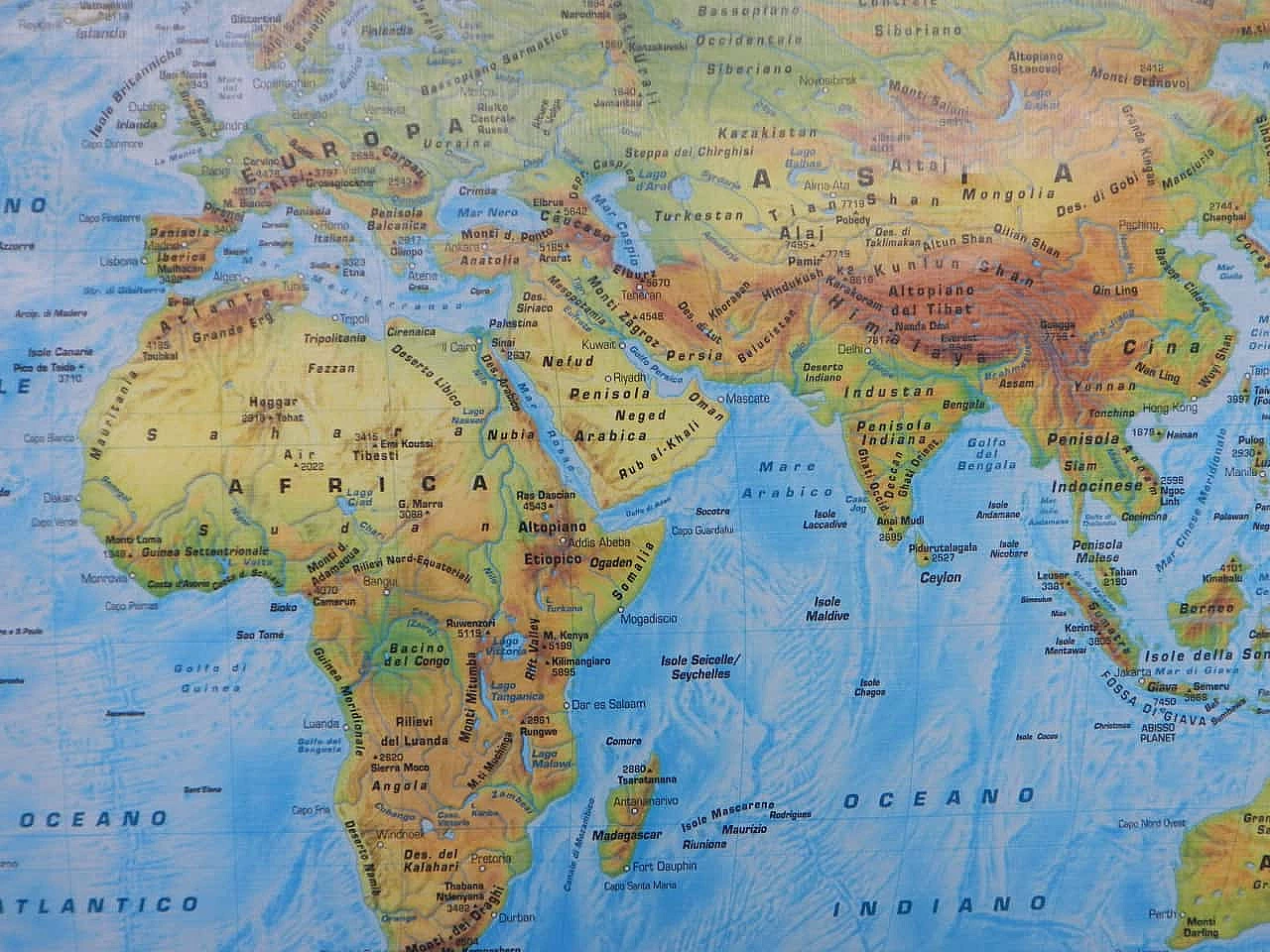 World map, 80s 1064534