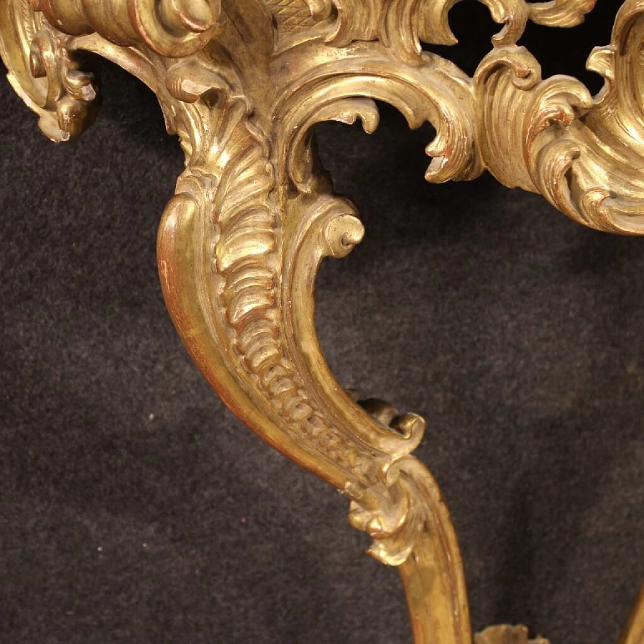 Console francese in legno dorato con piano in marmo stile Luigi XV 1064645