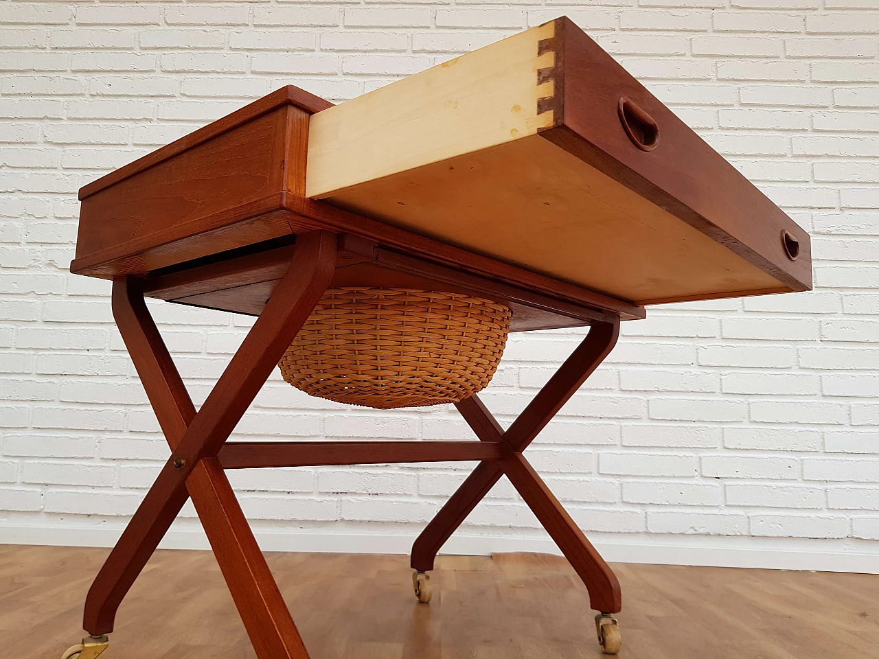 Tavolo da cucito danese d'epoca, legno teak, anni '60 1064740