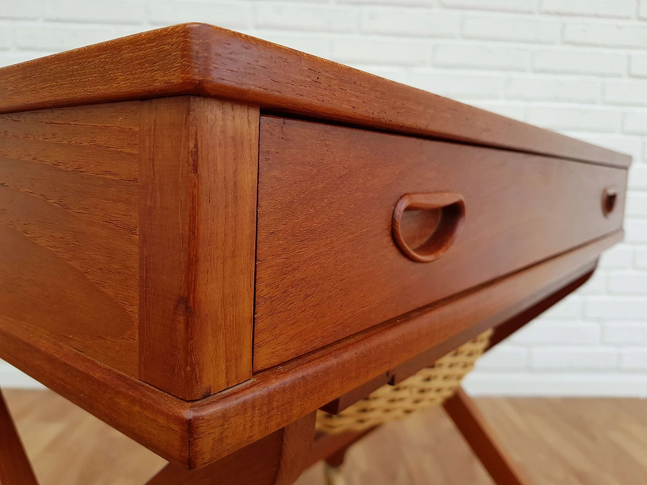 Tavolo da cucito danese d'epoca, legno teak, anni '60 1064741