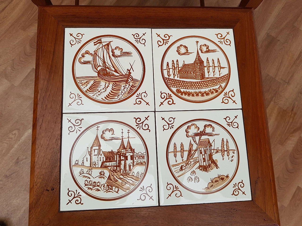 Tavolo da nido, design danese, piastrelle in ceramica dipinte a mano, anni '60 1064952