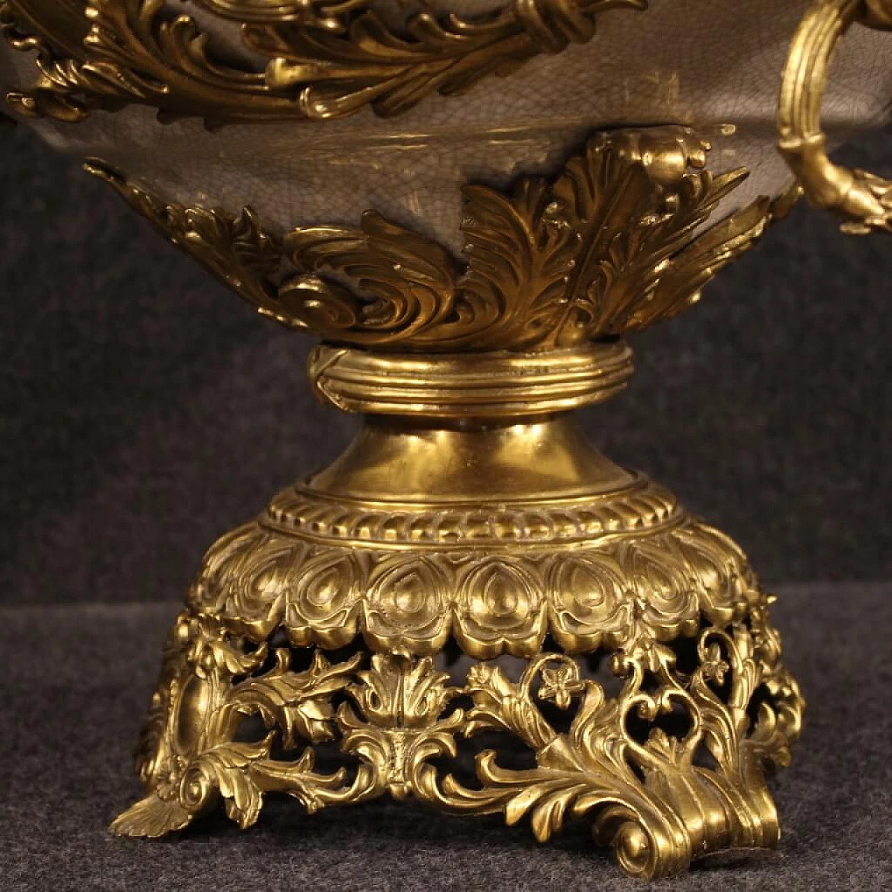 Coppa francese in ceramica e metallo dorato 1065246