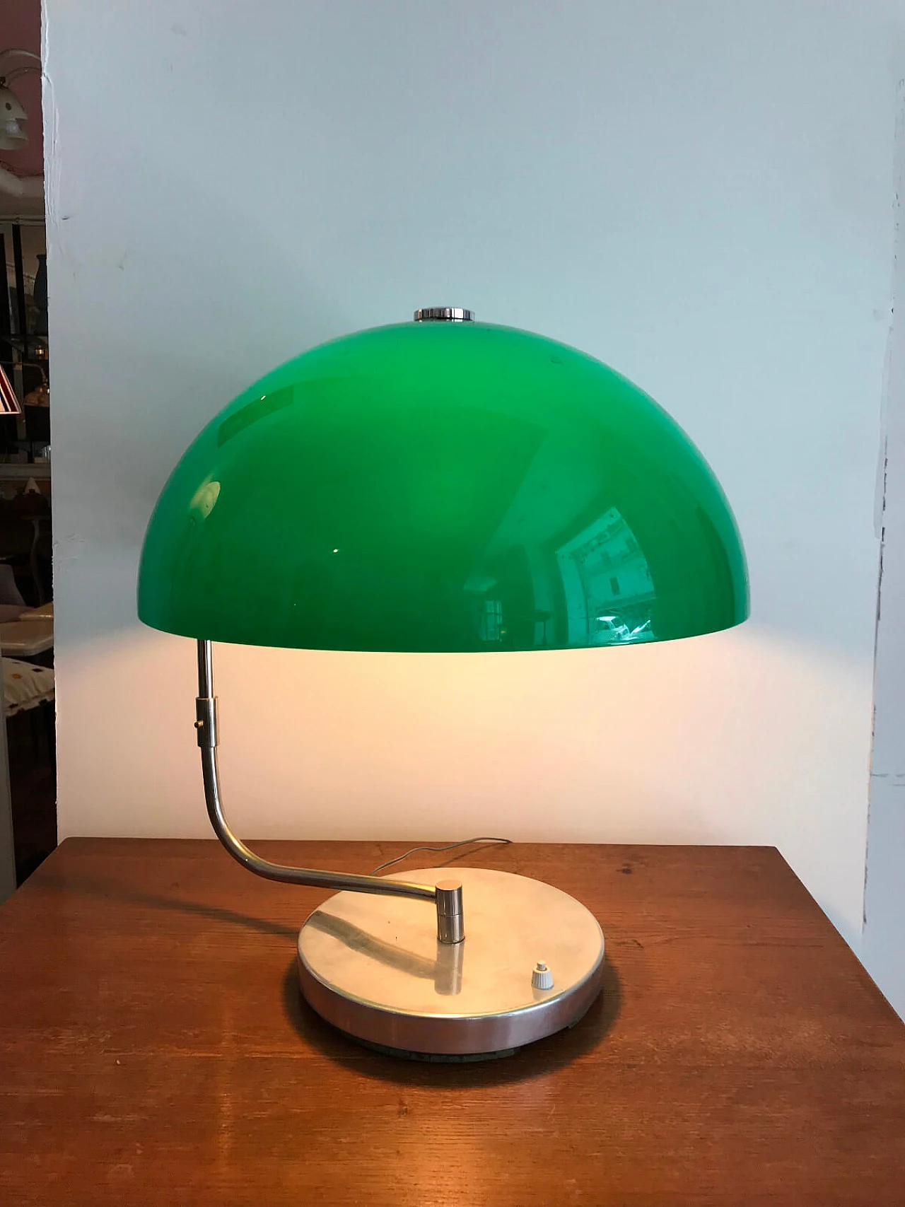 Lampada da scrivania con grande cappello verde 2