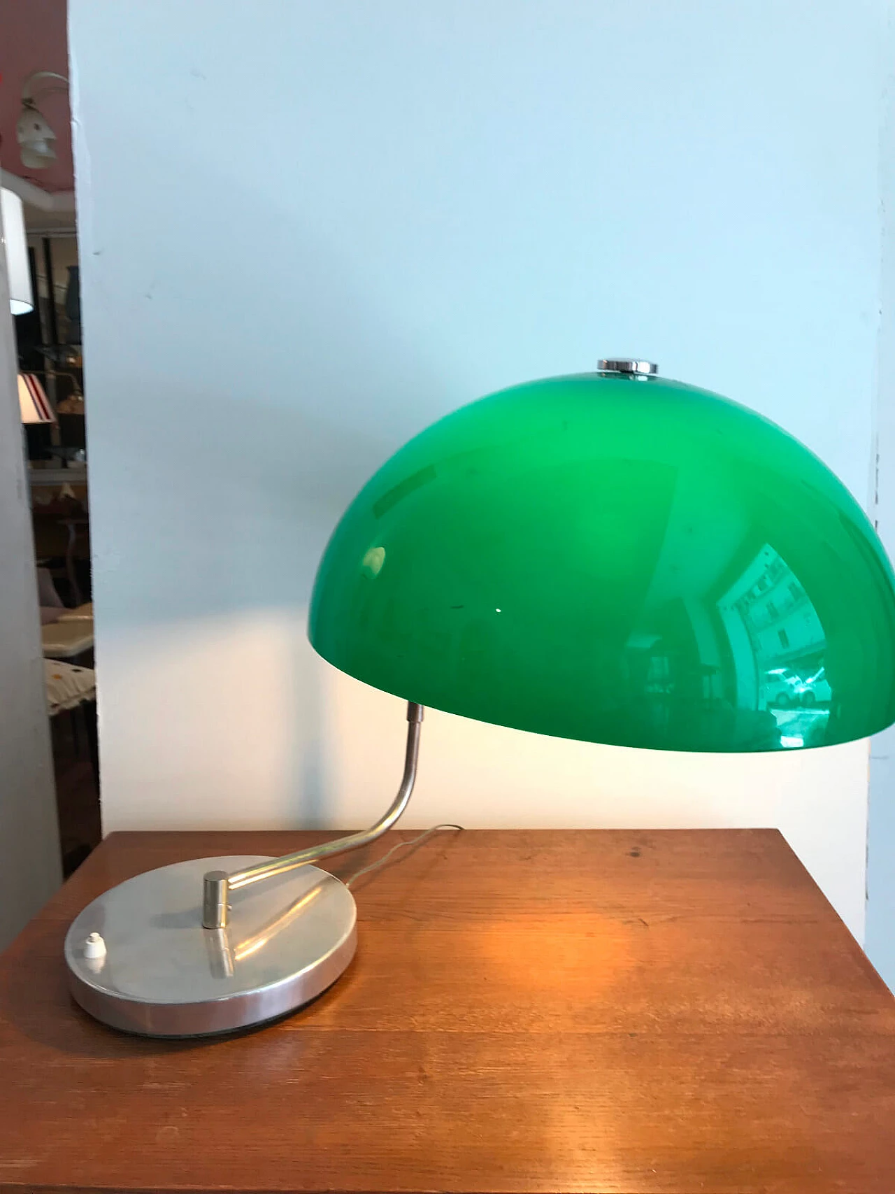 Lampada da scrivania con grande cappello verde 3