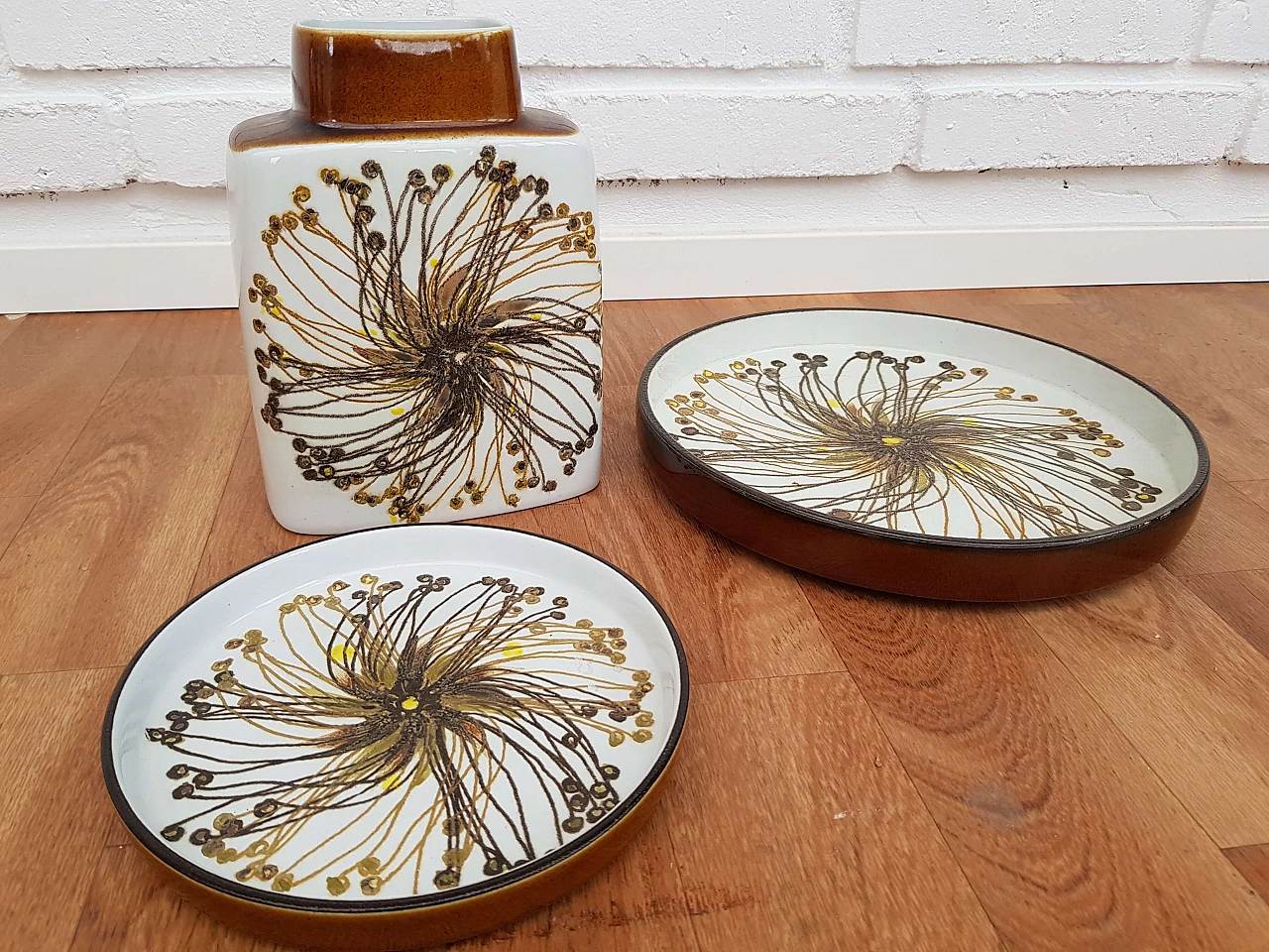 Royal Copenhagen, Danish porcelain set, vase, two plates, 60s 1065694