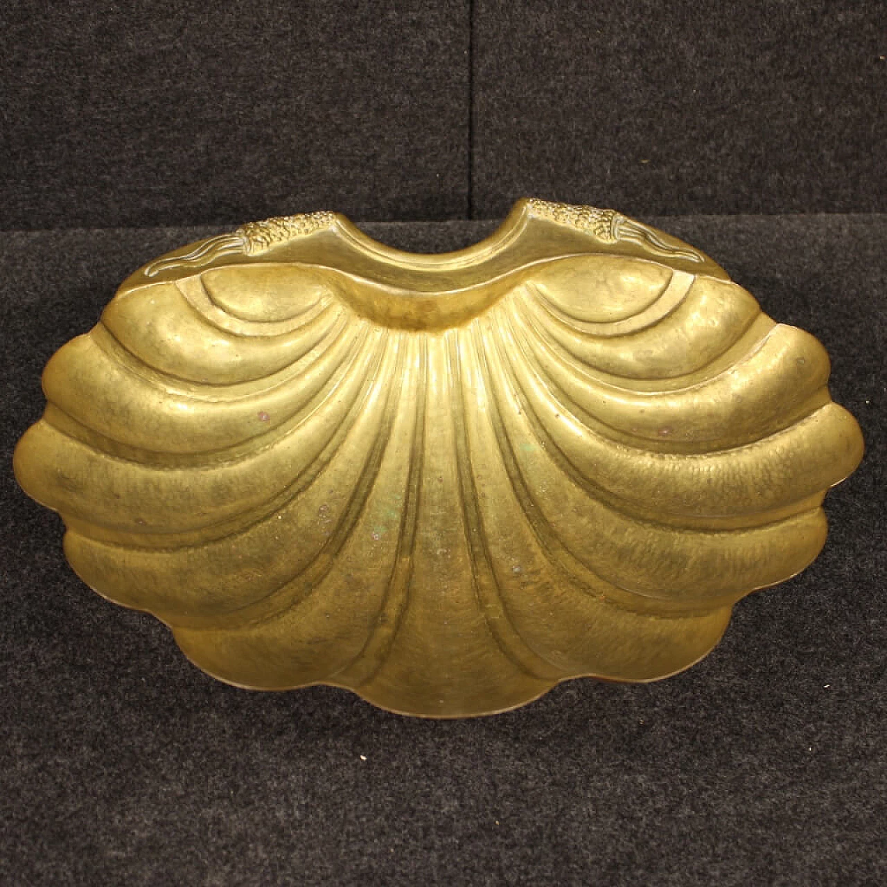 Italian gold plated brass glove box in the shape of a shell 1065986