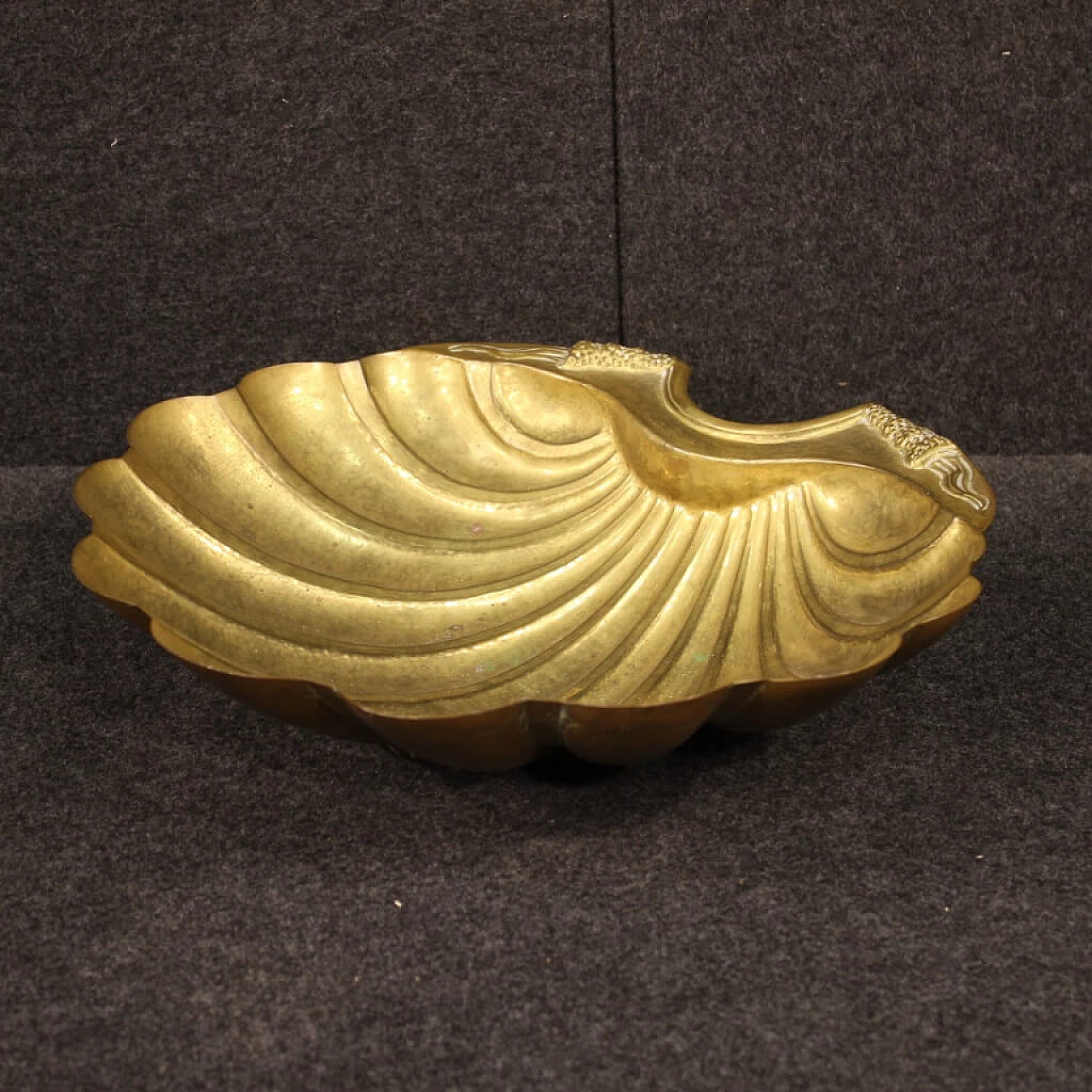 Portaoggetti italiano in ottone dorato a forma di conchiglia 1065987