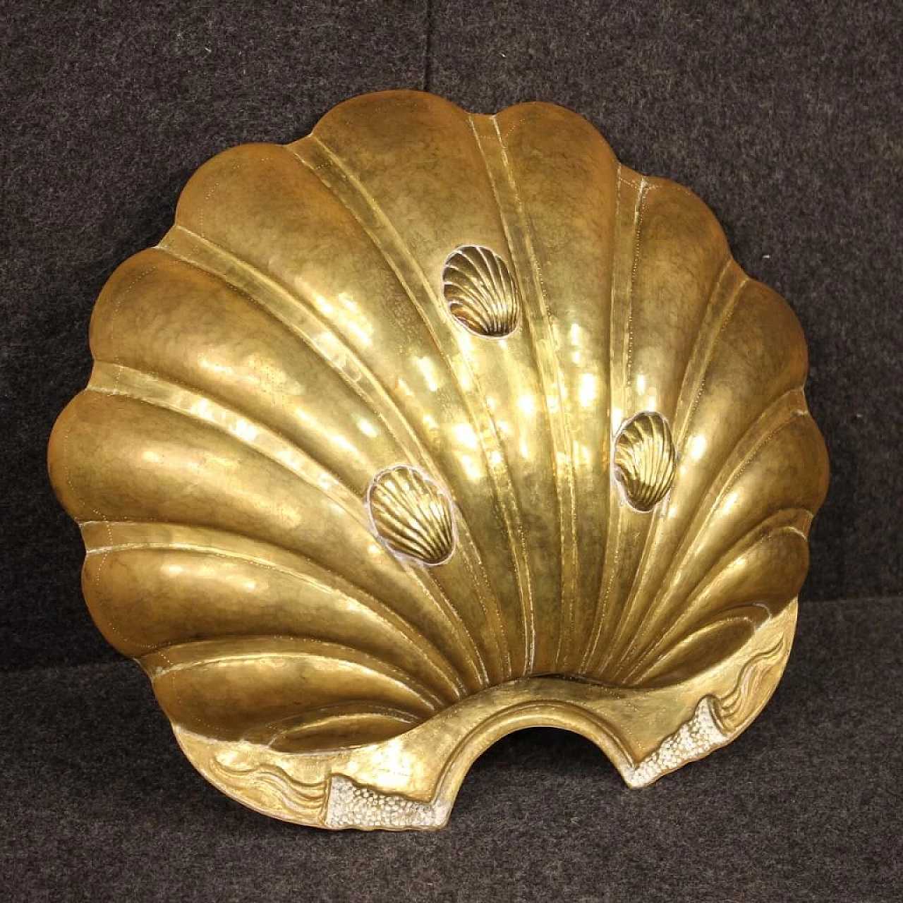 Portaoggetti italiano in ottone dorato a forma di conchiglia 1065989