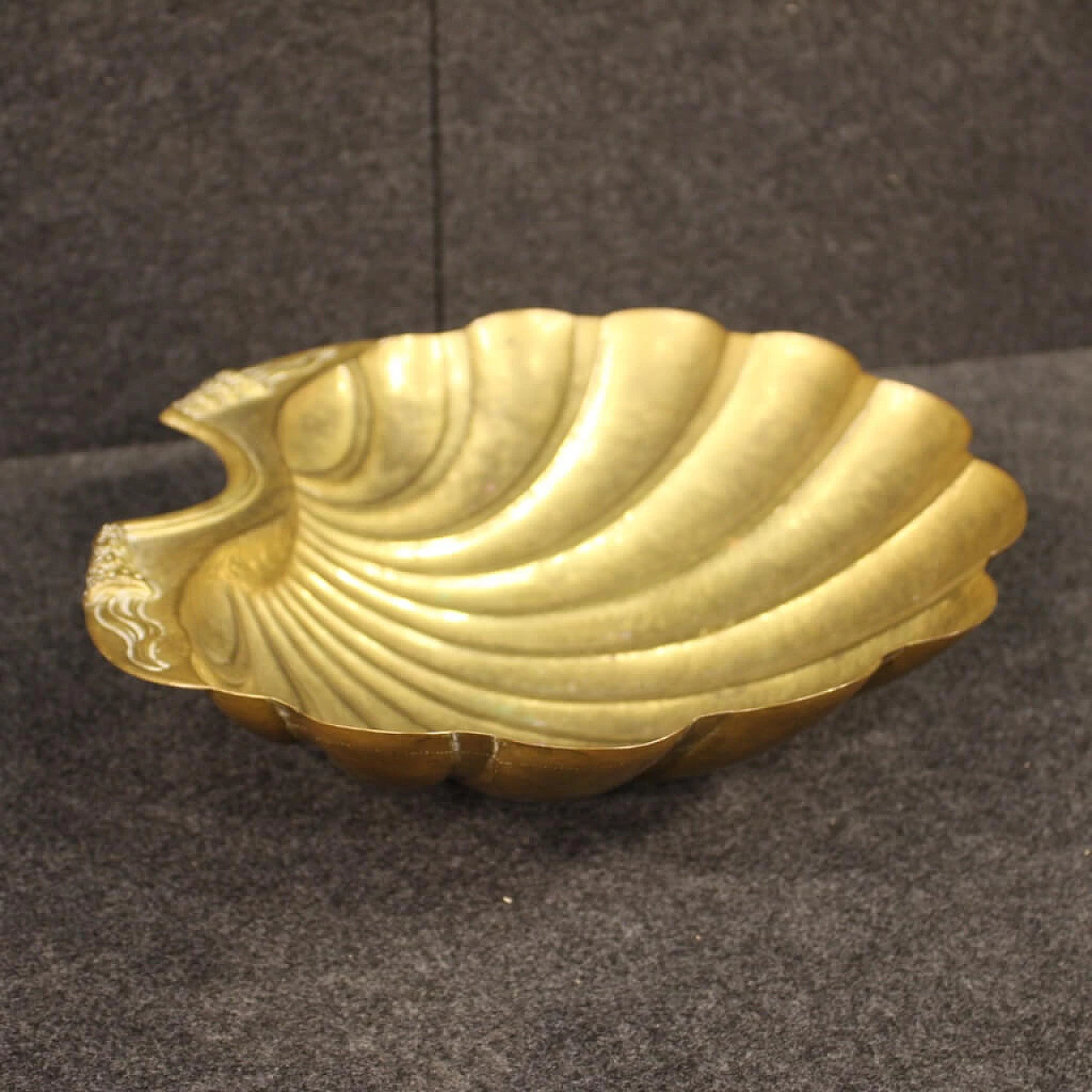 Portaoggetti italiano in ottone dorato a forma di conchiglia 1065994