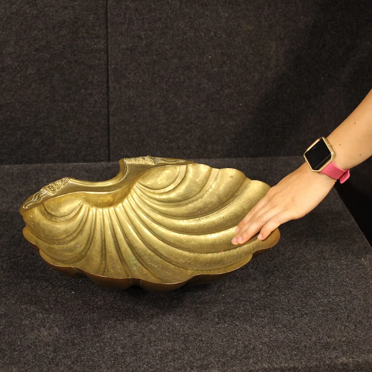 Italian gold plated brass glove box in the shape of a shell 1065996