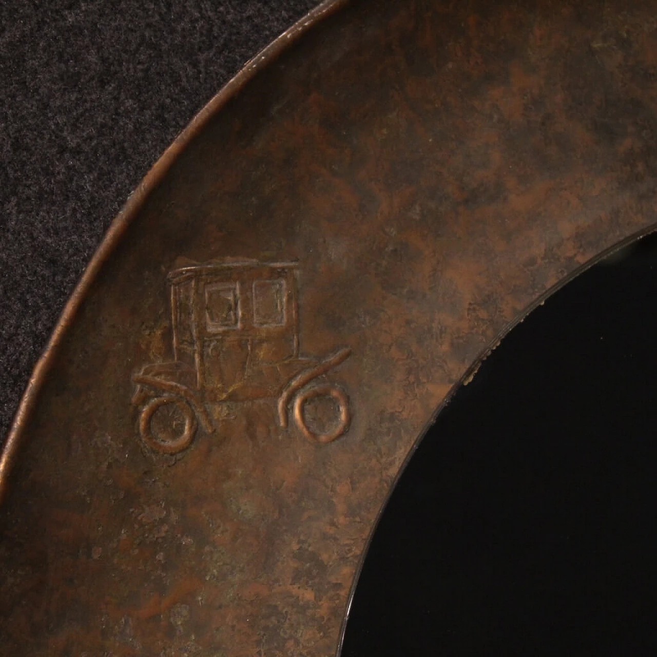 Bragalini Italian mirror in chiselled brass 1066146