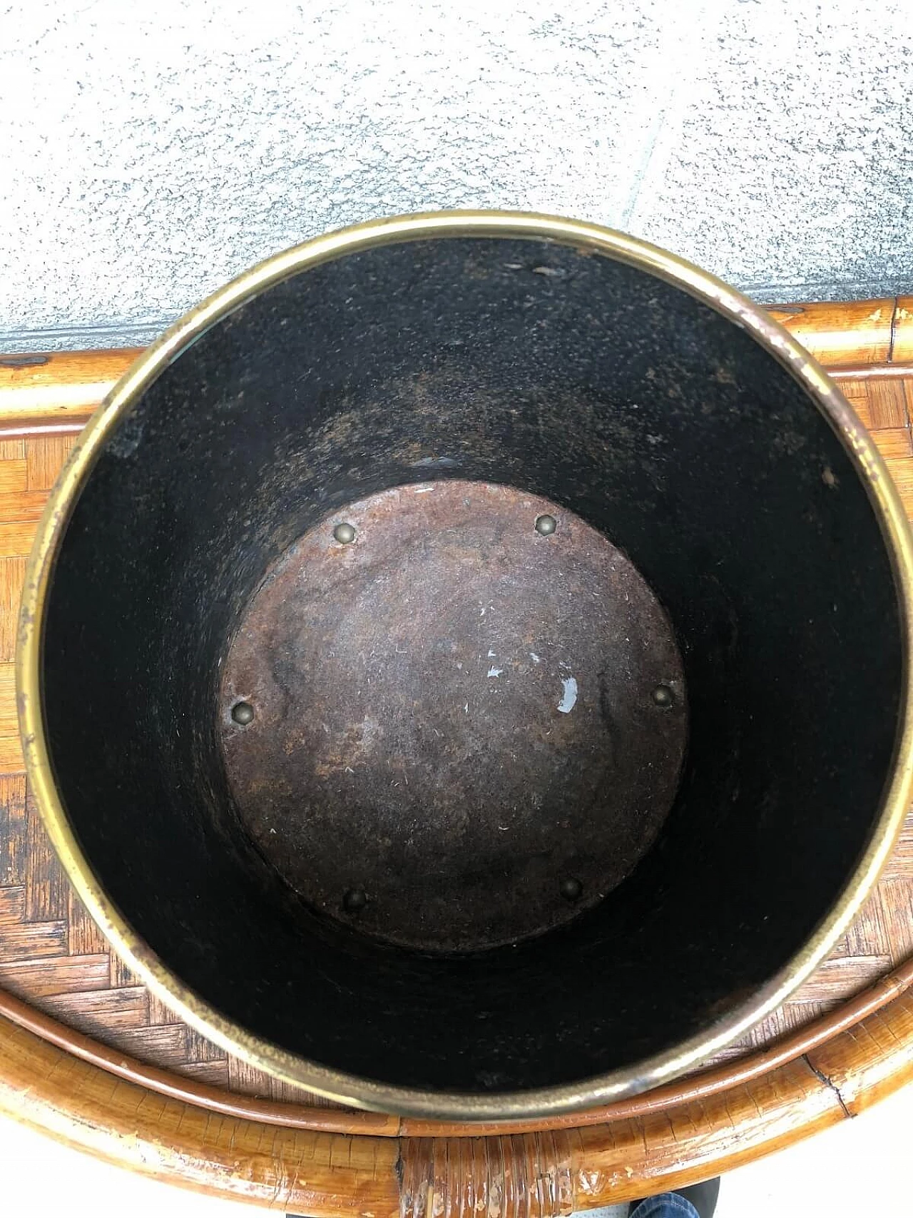 Basket in black metal and gold by Piero Fornasetti , 50's 5