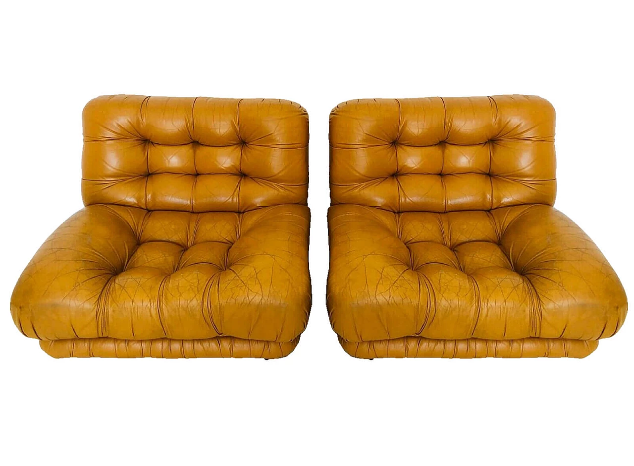 Pair of orange leather armchairs, 70s 1066415