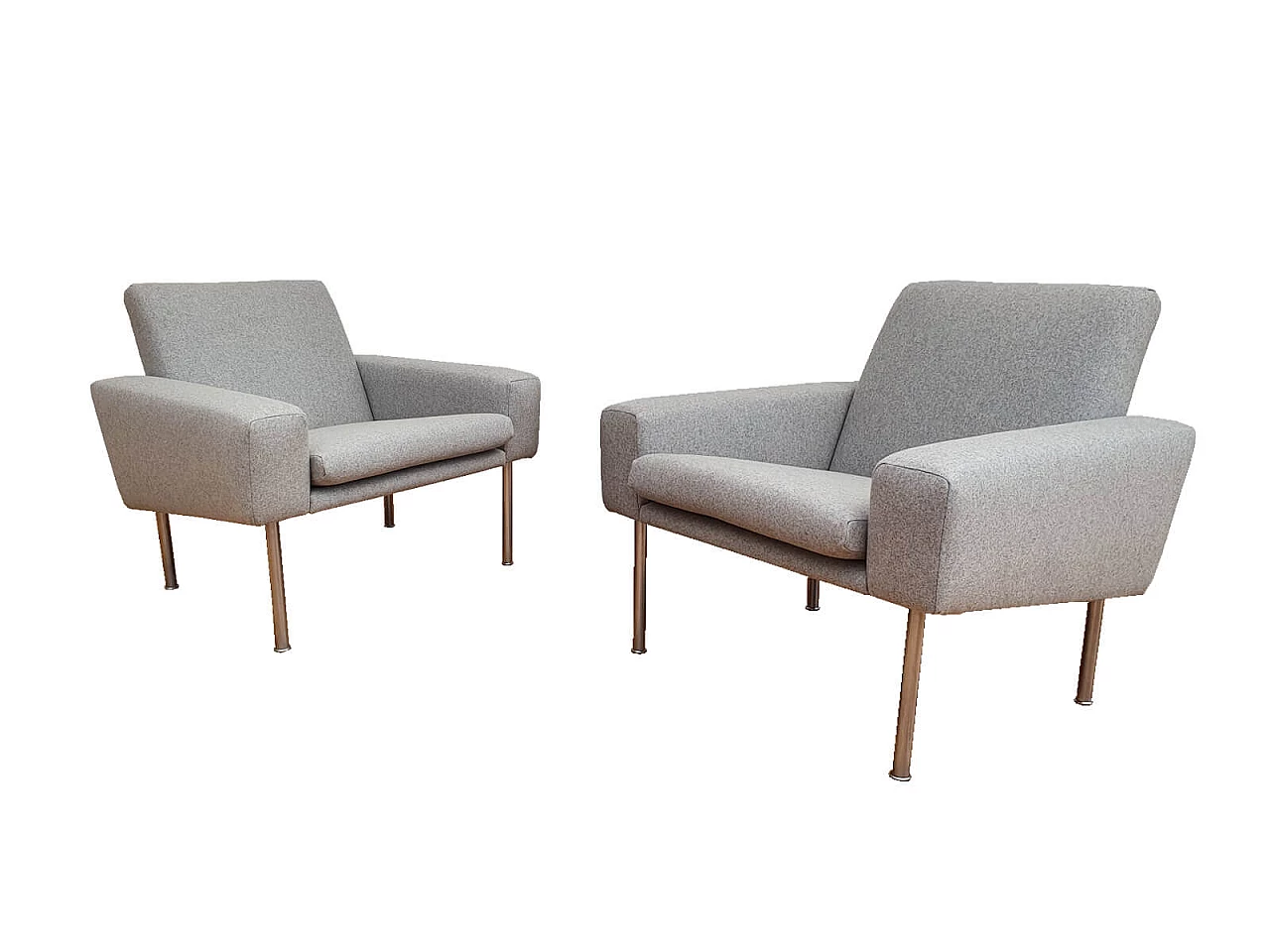 Pair of armchairs, by Hans J. Wegner, "Airport", model AP 34/1 1066790