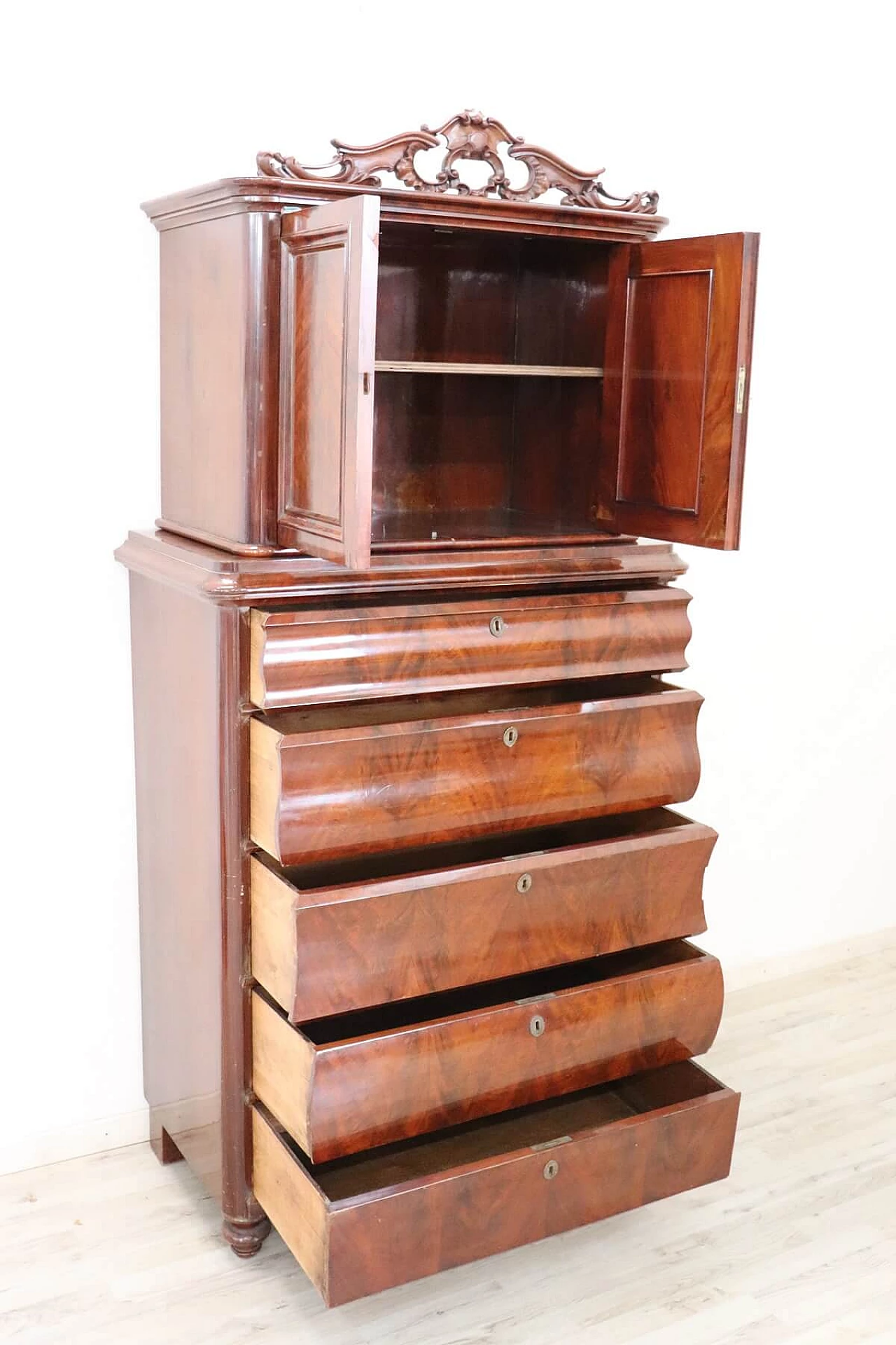 Antique chest of drawers with mahogany riser, 19th century 1067729