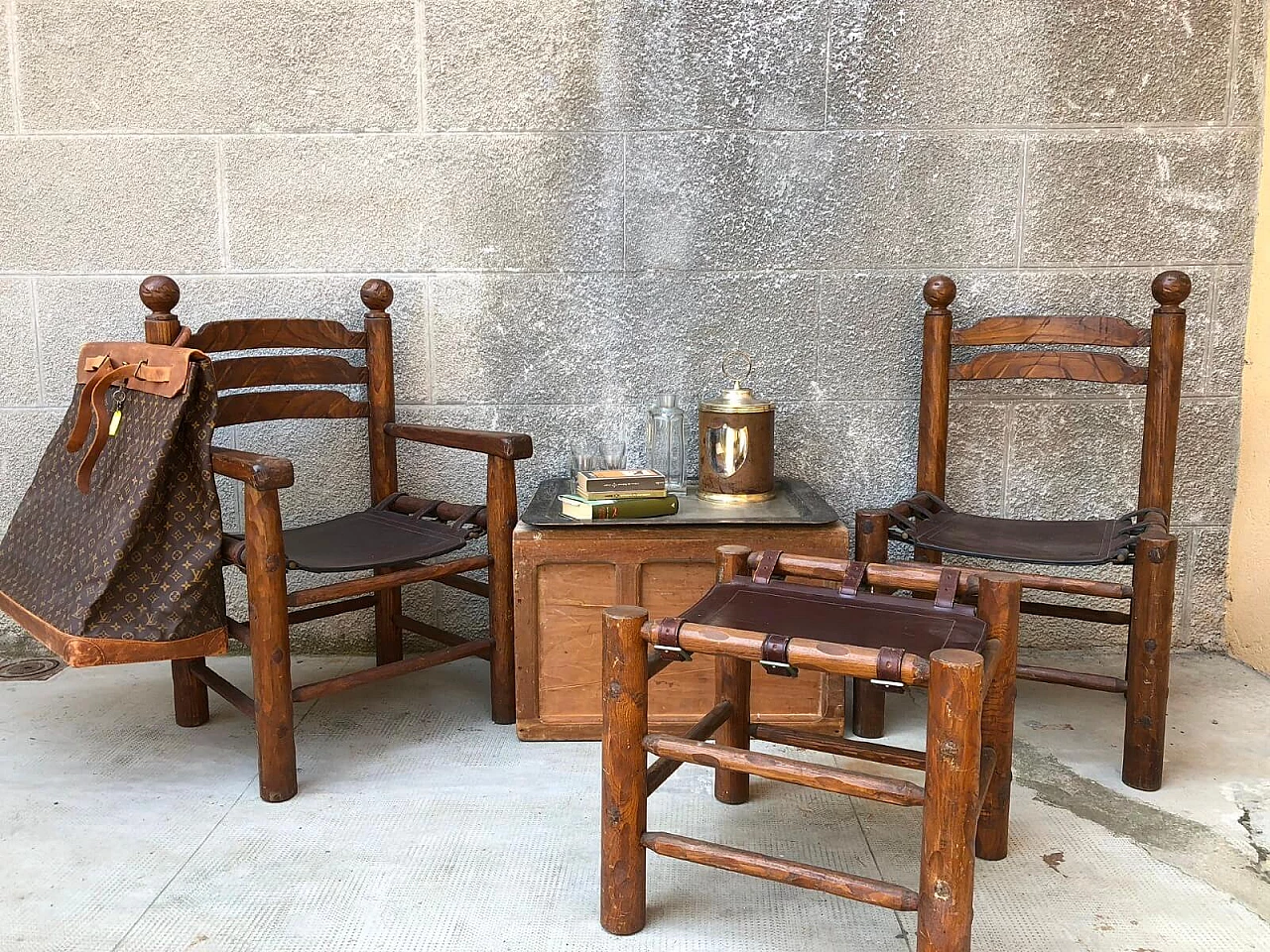 Sgabello in cuoio e legno massiccio, anni '60 4