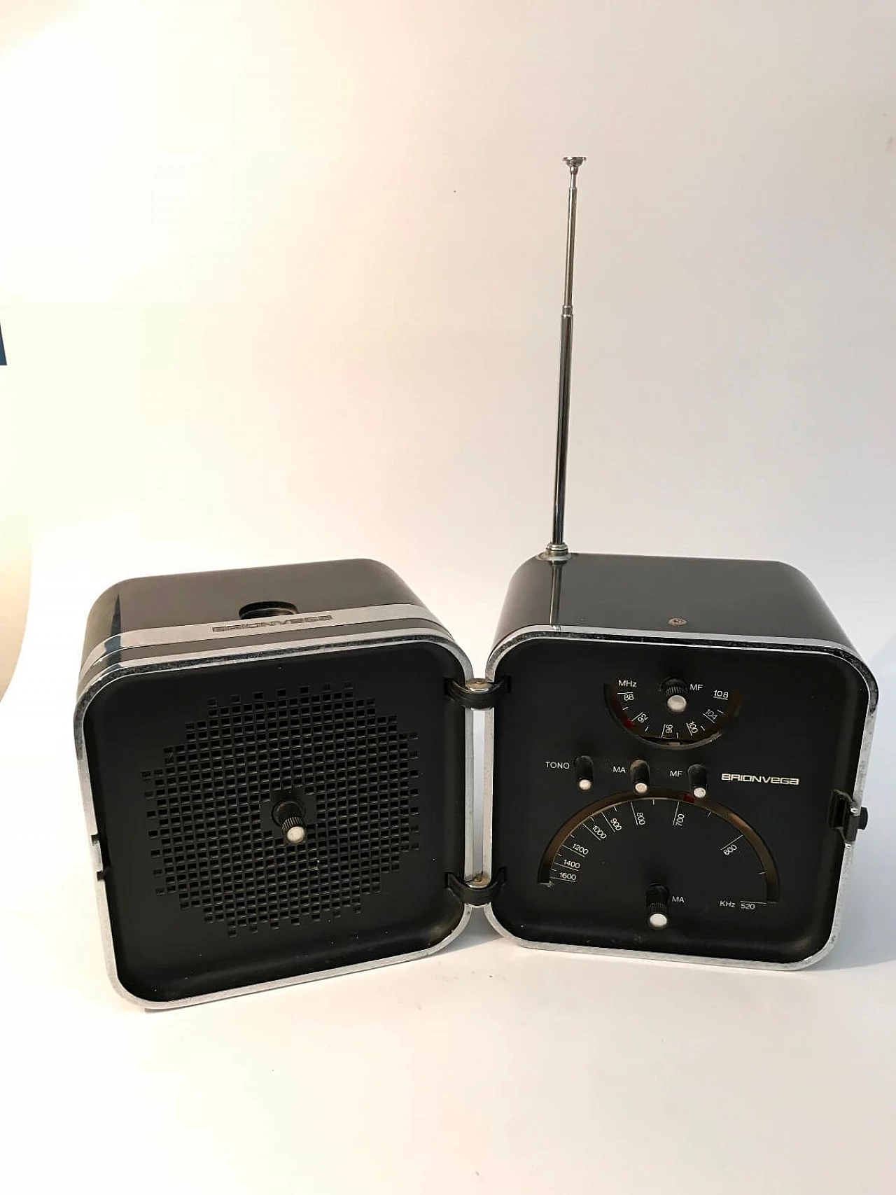 Radio Cubo di Marco Zanuso & Richard Sapper per Brionvega, Italy, 60s 2