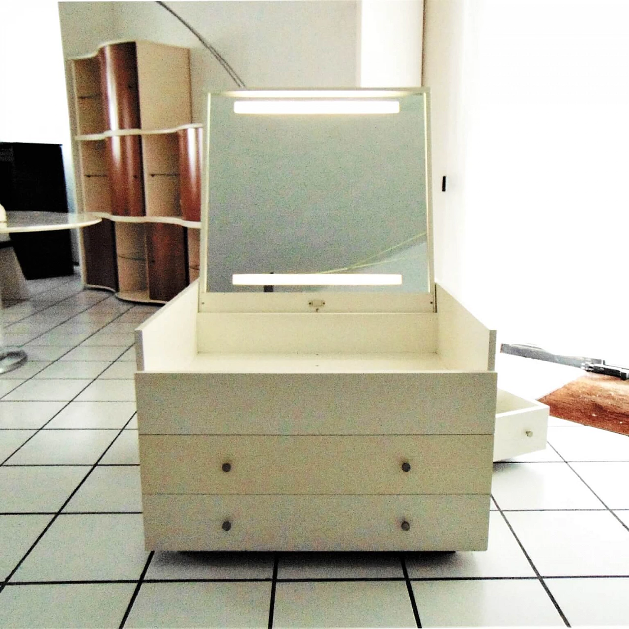 1967 Salocchi White Mirrored Vanity with Light and Tilting Top Sormani, Italy 1069000