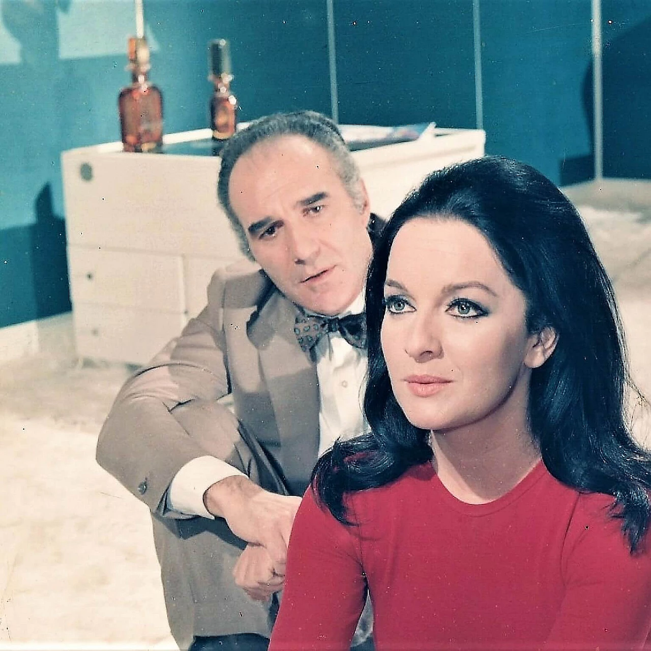 Vanity laccata bianca con piano a ribalta luminoso, Claudio Salocchi per Sormani, 1967 1069002