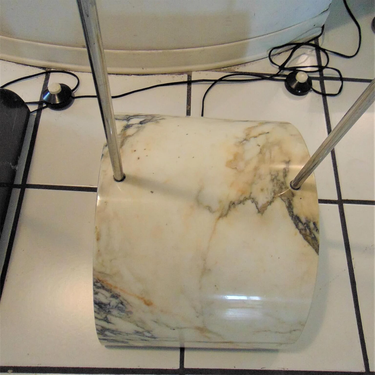 Lampada da terra regolabile base marmo bianco di Gruppo A.R.D.I.T.I., Sormani Div. Nucleo, Italia 1069077