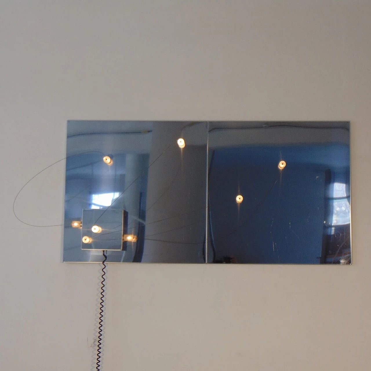 Lampada da parete a specchio con luci magnetiche mobili di ARDITI, Sormani Nucleo, Italia 1069172