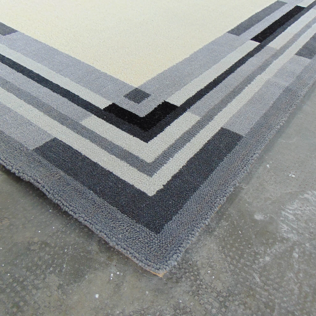 Danish Axminster Rug by EGE Pure New Wool, Cream Background Dark Rim, 1980s 1069300