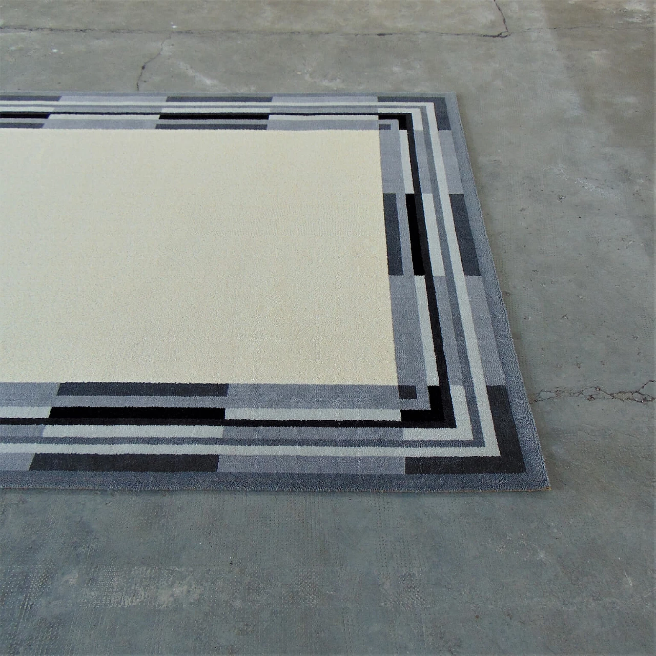 Danish Axminster Rug by EGE Pure New Wool, Cream Background Dark Rim, 1980s 1069302