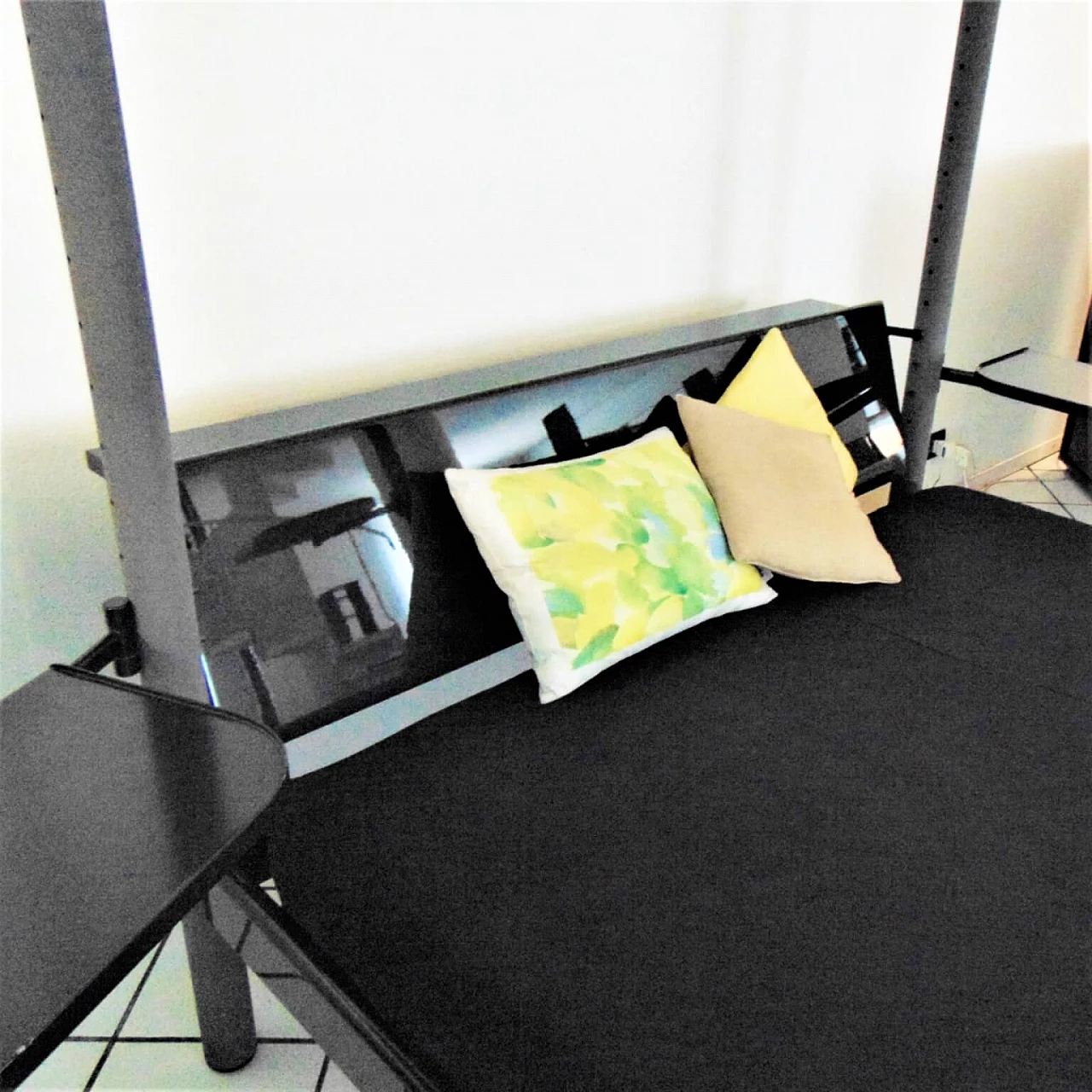 Letto a baldacchino e cassettiera lacca satin e lucido scuro, Sormani, Italia, 1989 1069385