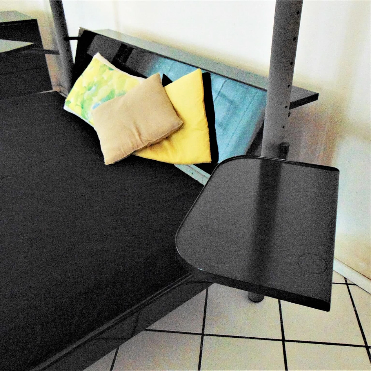 Letto a baldacchino e cassettiera lacca satin e lucido scuro, Sormani, Italia, 1989 1069388