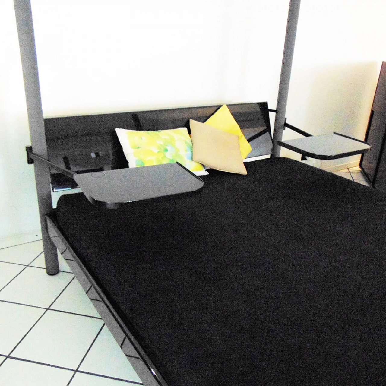 Letto a baldacchino e cassettiera lacca satin e lucido scuro, Sormani, Italia, 1989 1069393