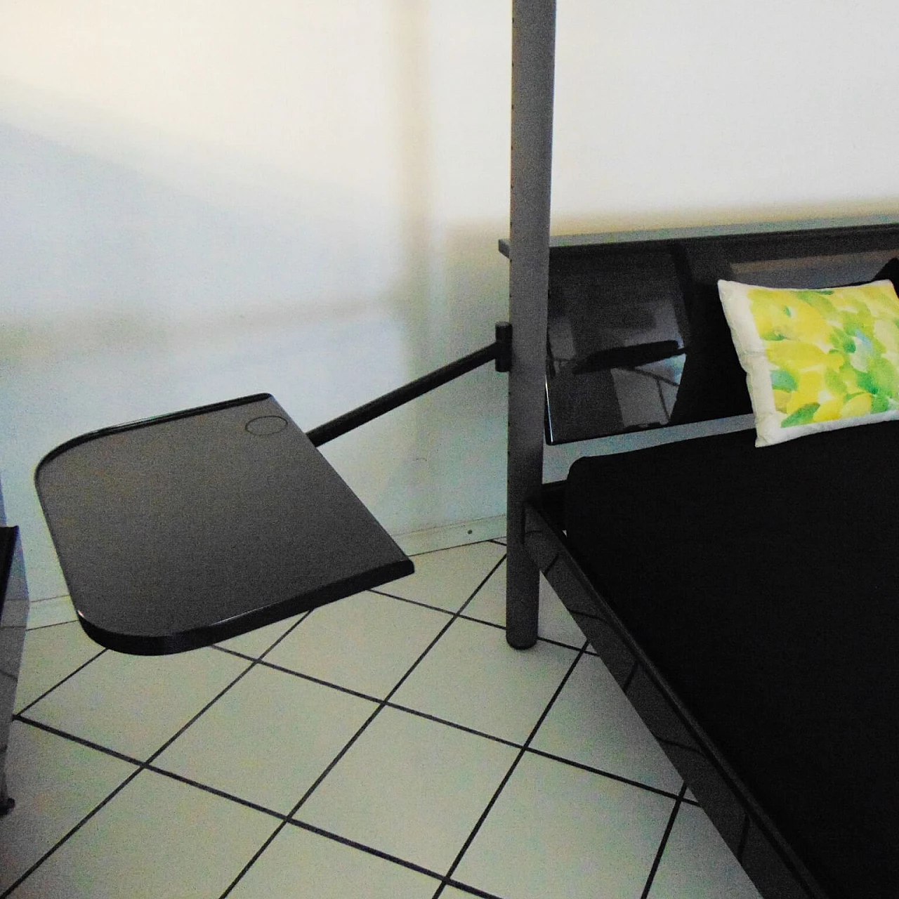 Letto a baldacchino e cassettiera lacca satin e lucido scuro, Sormani, Italia, 1989 1069394