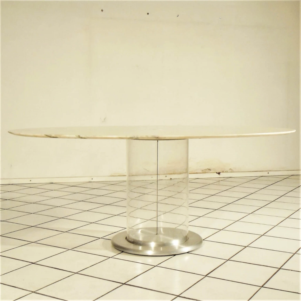 Tavolo "Ellisse" marmo bianco con base in plexiglas e fusione di alluminio , di Claudio Salocchi per Sormani, anni '70 1069514