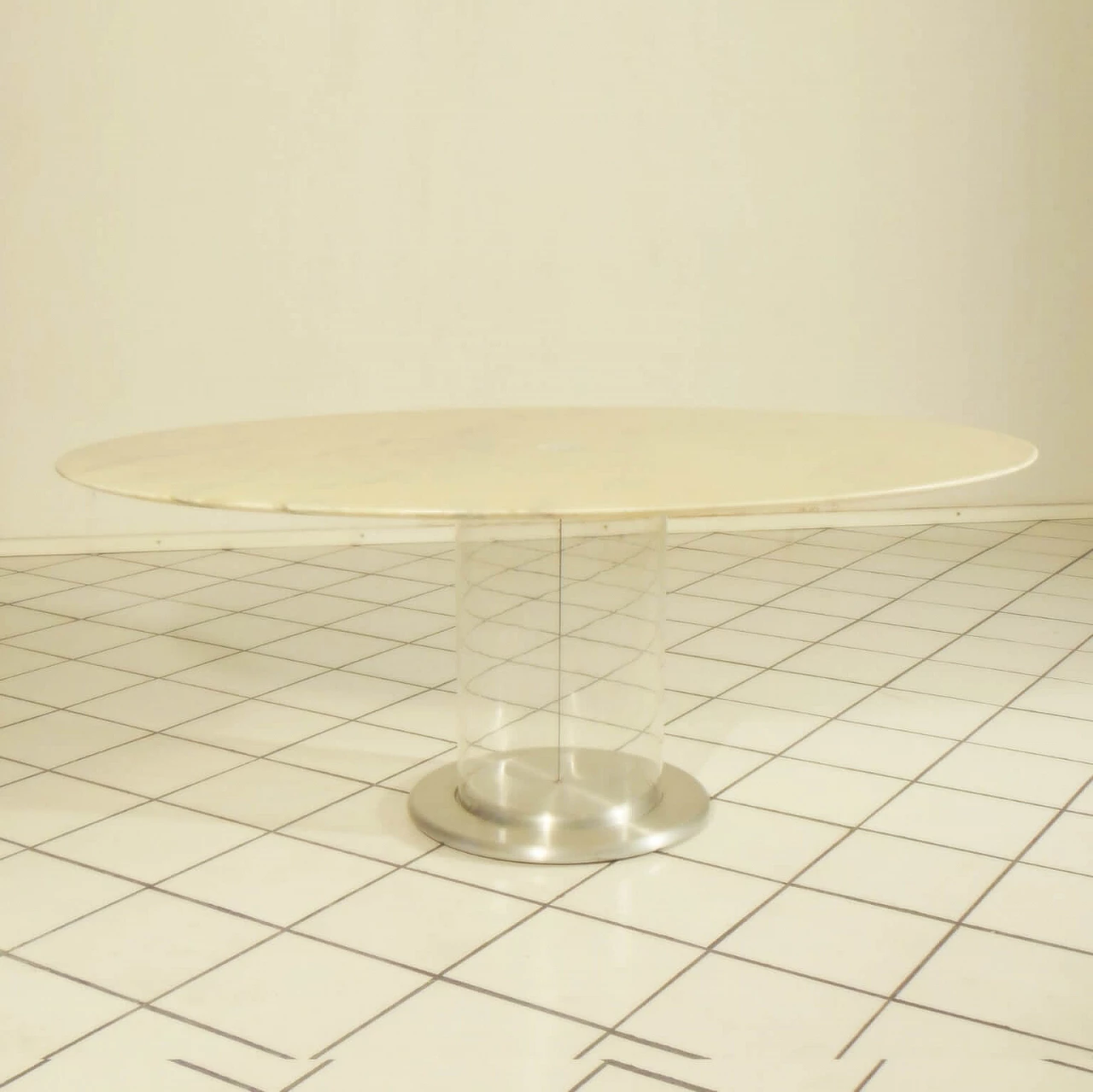 Tavolo "Ellisse" marmo bianco con base in plexiglas e fusione di alluminio , di Claudio Salocchi per Sormani, anni '70 1069515