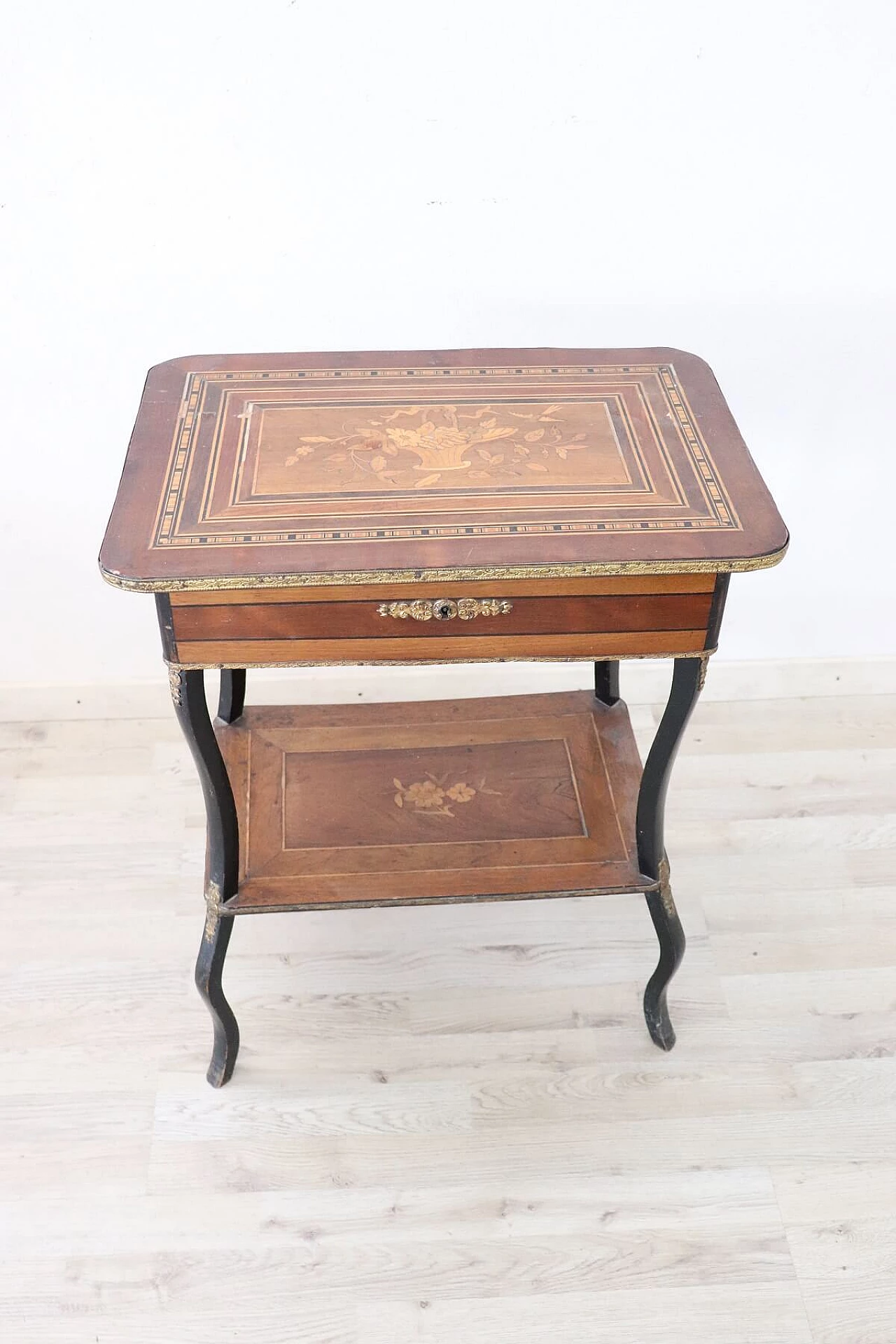 Antique Napoleon III coffee table, refined inlay and gilded bronzes, 19th century 1070367
