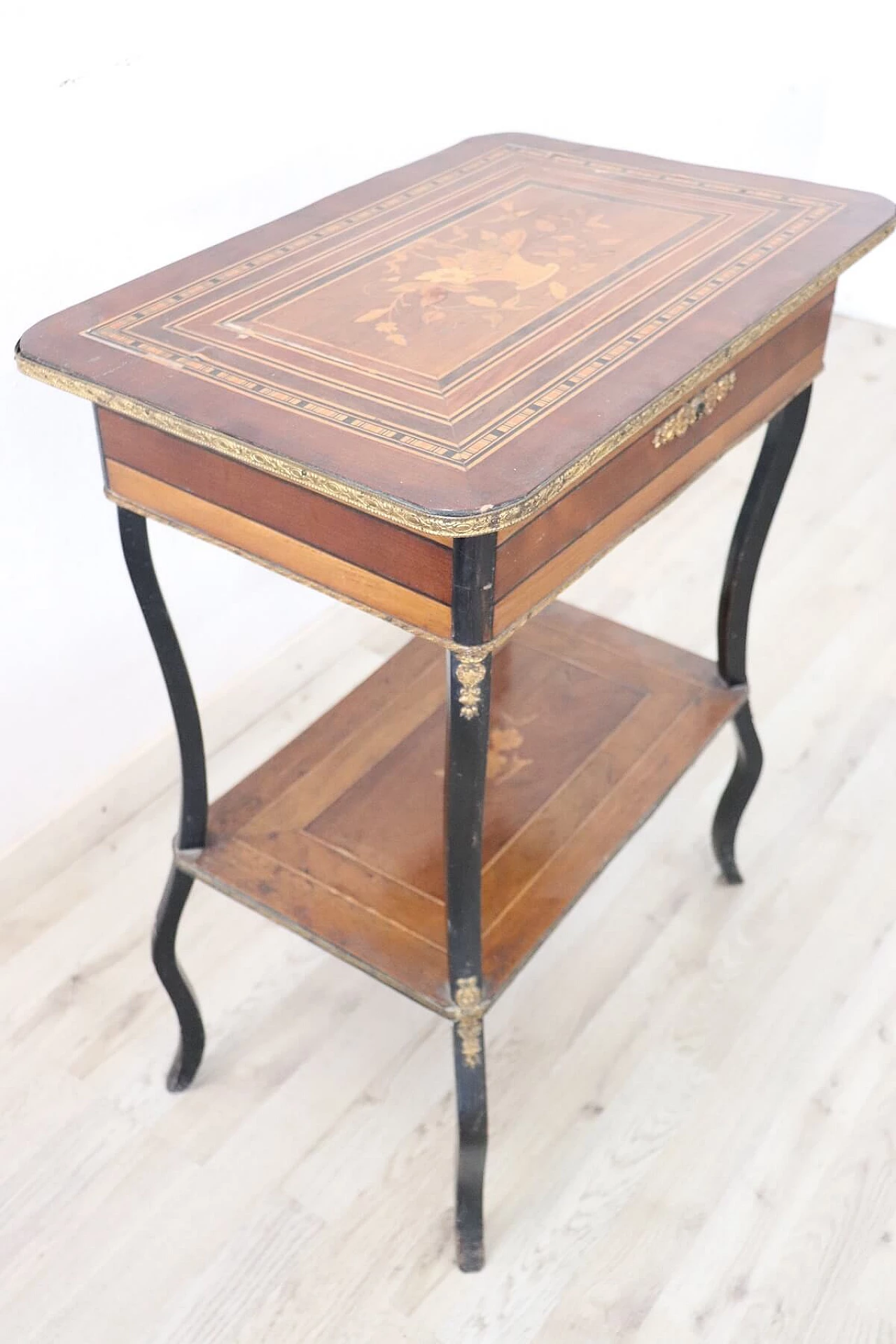 Tavolino antico Napoleone III raffinato intarsio e bronzi dorati, sec XIX 1070370